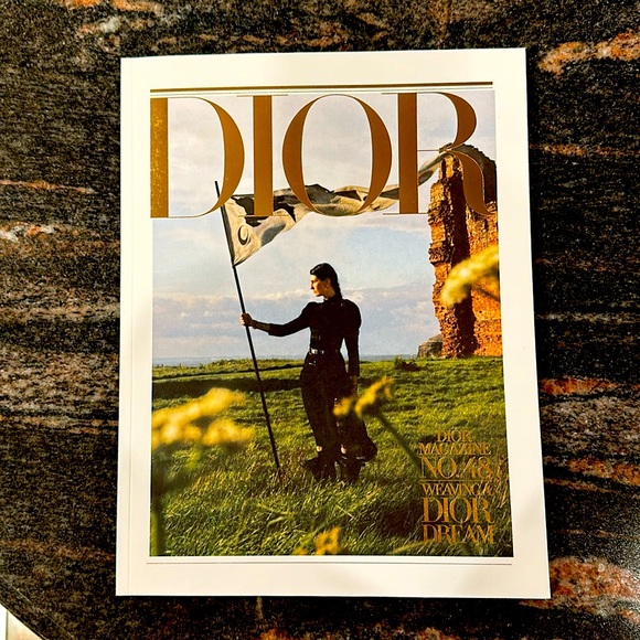 Dior coffee table book - Picture 1 of 2